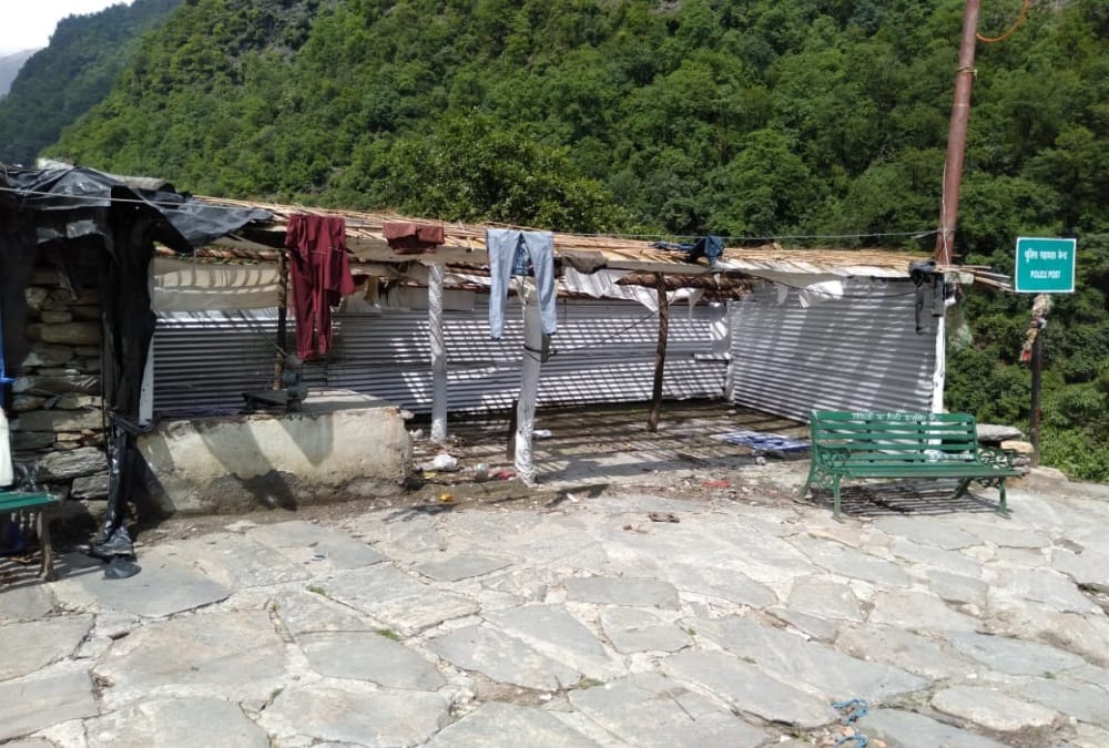 Char dham yatra 2020: Shops closed on kedarnath gaurikund 17 kilometers trek, tea and water not available
