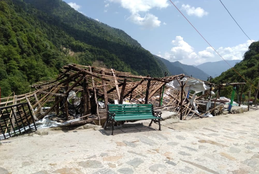 Char dham yatra 2020: Shops closed on kedarnath gaurikund 17 kilometers trek, tea and water not available