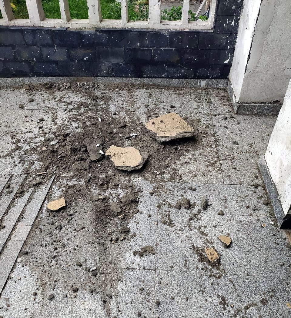 Plaster falling from the roof of Raheja Atharva Society