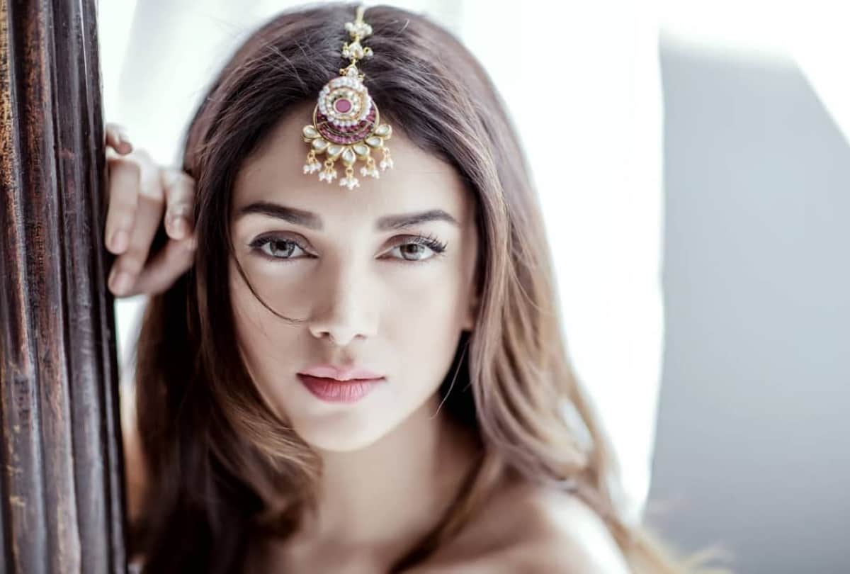 Raashi Khanna Replaces Aditi Rao Hydari From Vijay Sethupathi Starring Tughlaq Durbar