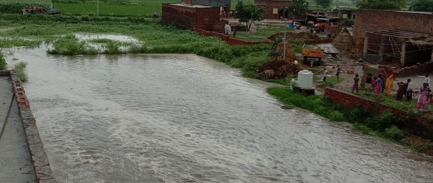 Mamaur lake overflow, water in homes and fields