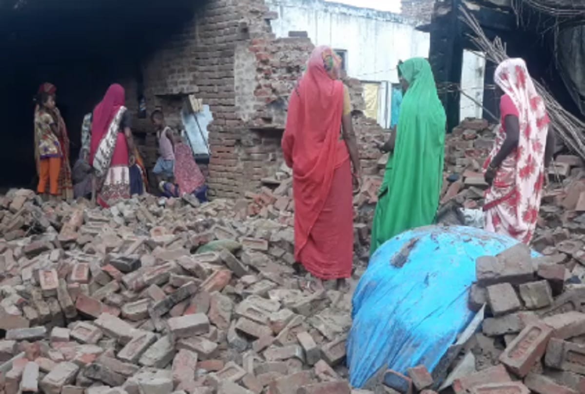 many injured and died while a wall collapsed in hathras