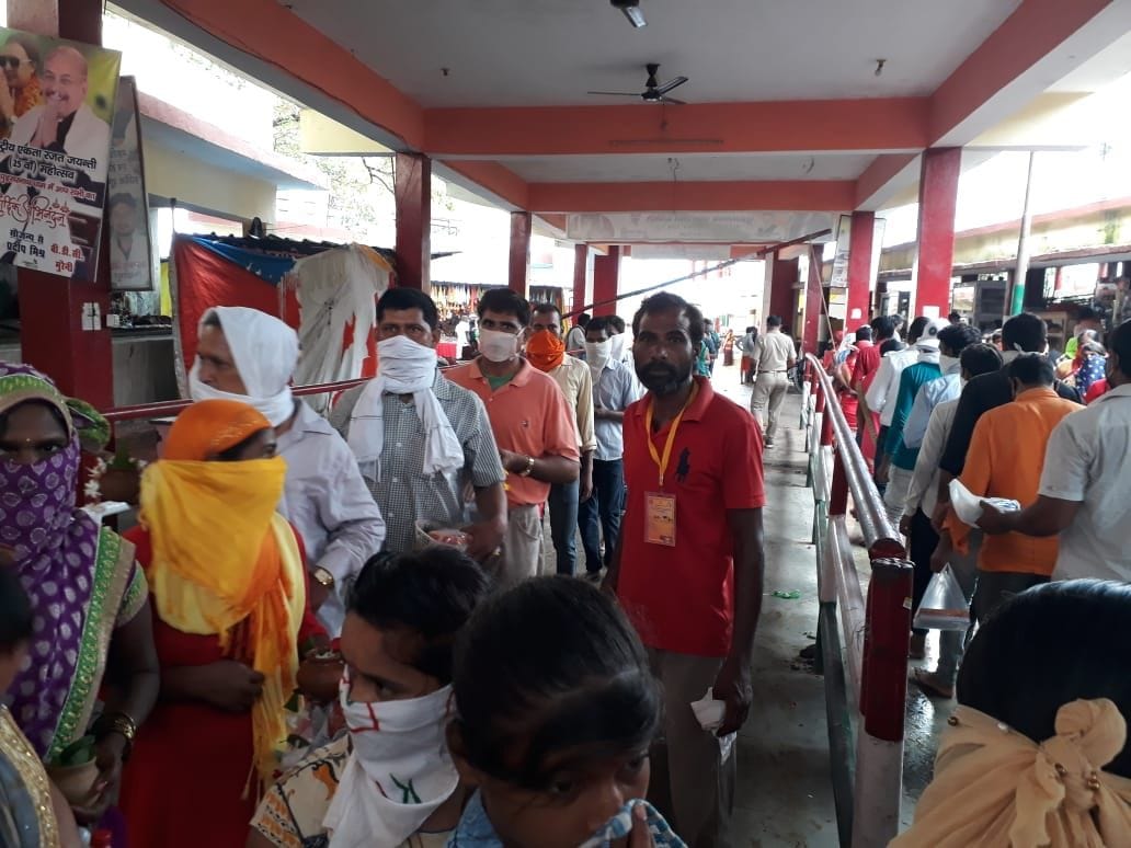 Devotees performed Bhole Nath's confession with Bhang, Dhatura, Belpatra