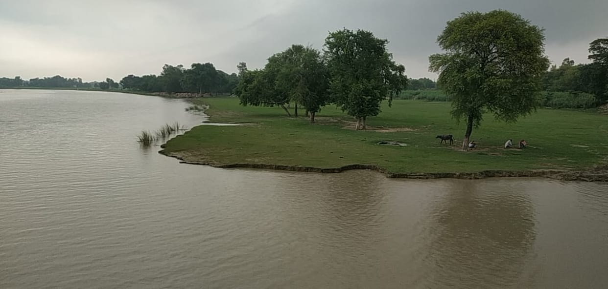 After the rise in water level, the possibility of flood increased