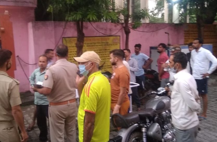 two bikers diede in the road accident