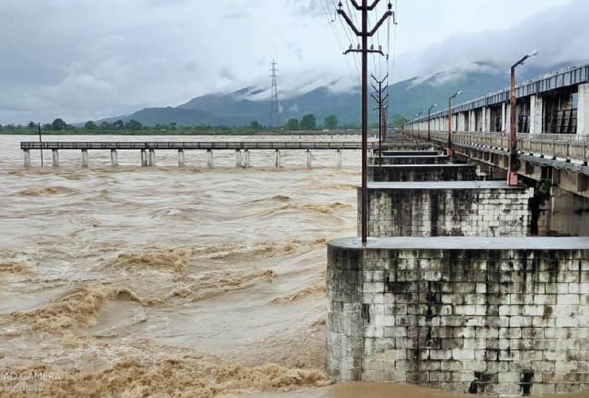 Gandak river flowing 24 cm above danger mark in Kushinagar