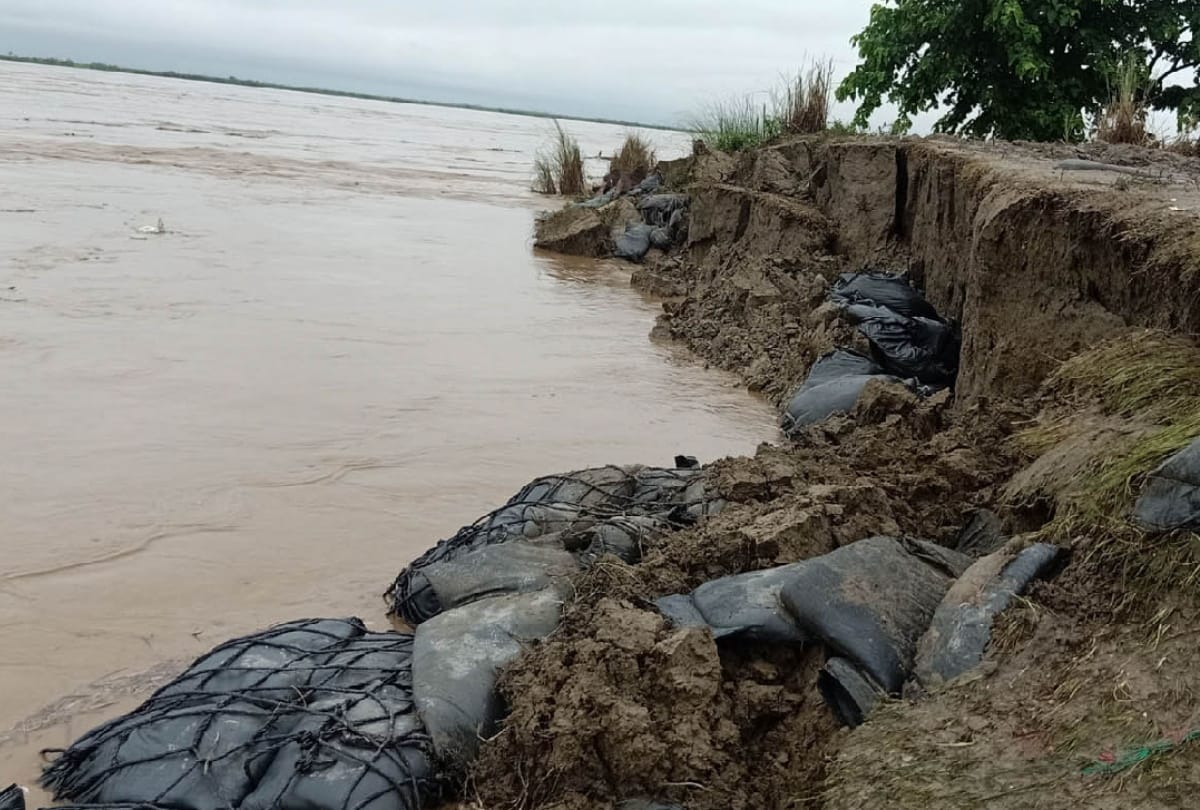 Fort River Case: Flow in many areas, the river is missing from the map