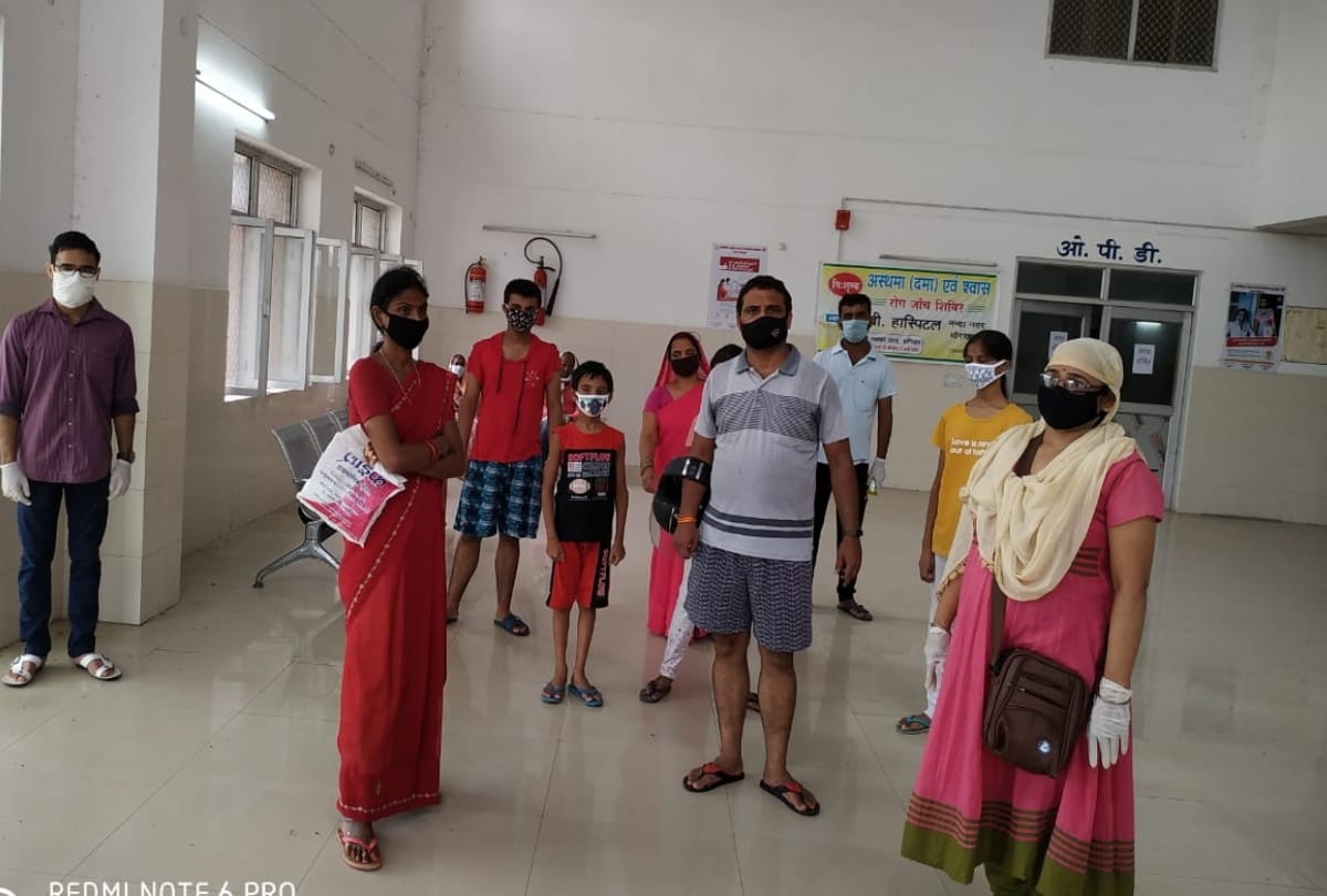 people angry over delay in corona test due to Lab technician stuck in jam