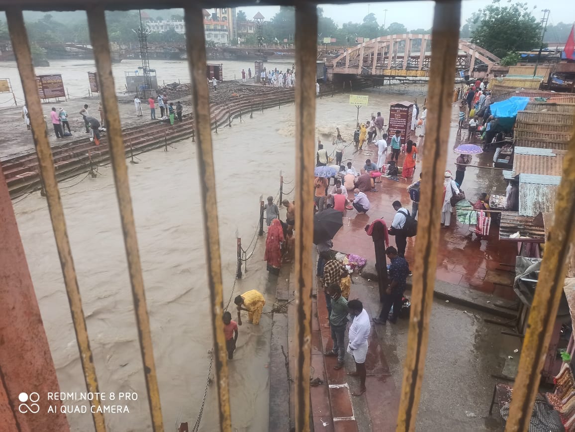 lockdown in haridwar: after Three days haridwar borders opened, devotees took a dip in Ganges and worshiped
