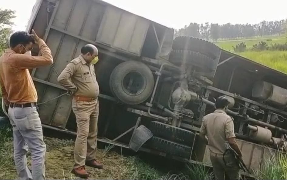 bus collapse, 14 prawasi labour injured