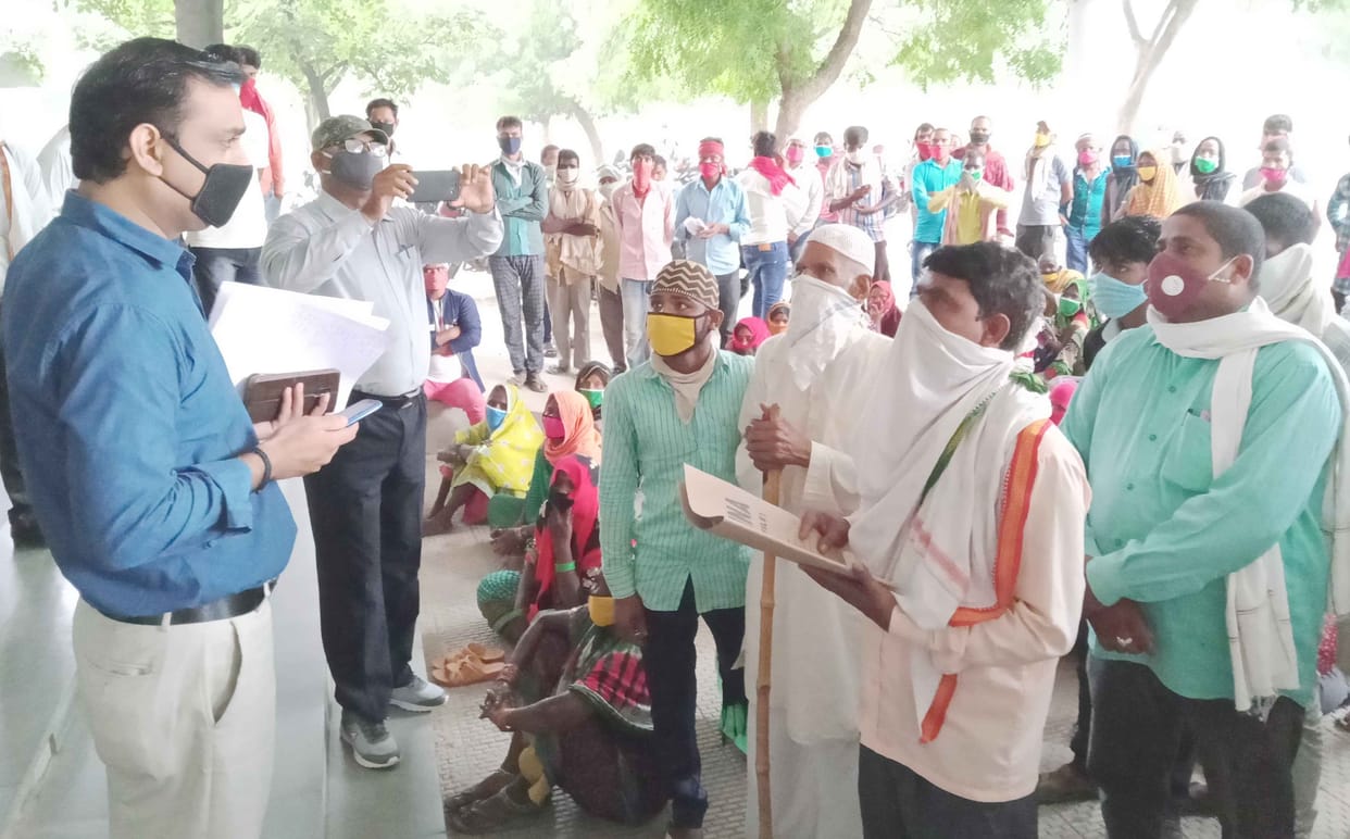 Demand for action by demonstrating against Kotdar