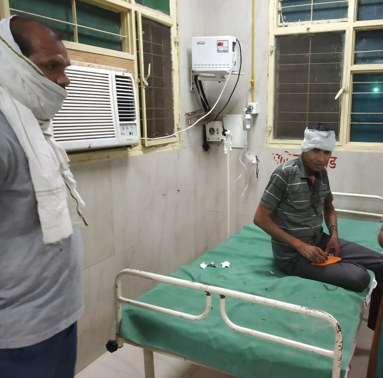 Thirty thousand robbed after beating beer salesmen