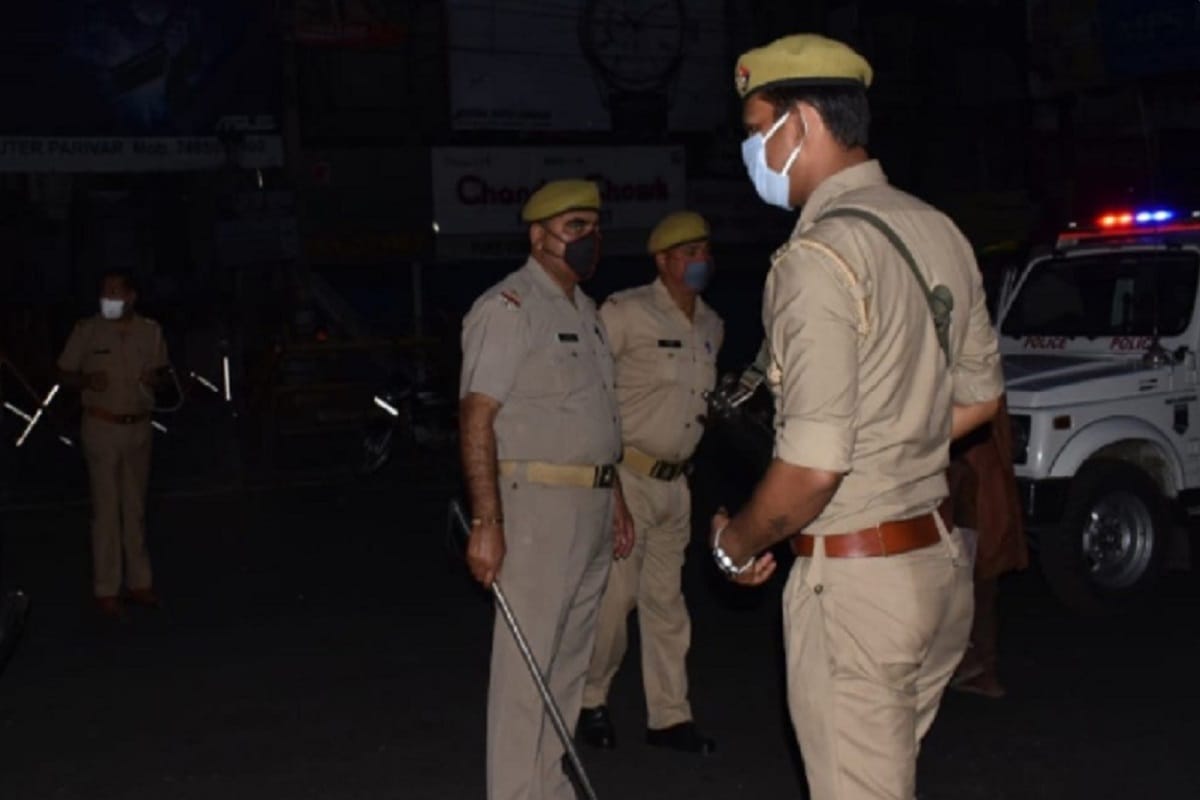 Meerut News: Police raids in hotel and four people arrested including manager