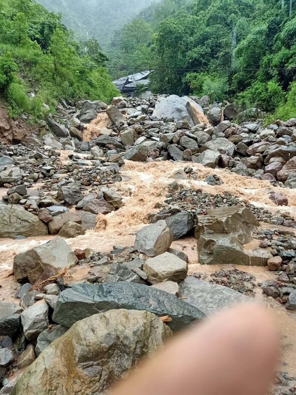 uttarakhand weather news: Debris hit the road due to heavy rain, Delhi car swept driver died two missing