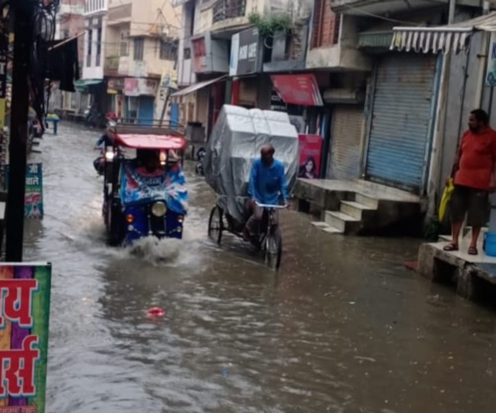 Uttarakhand weather news: heavy rain in Haridwar and Roorkee, water logged in the streets, photos