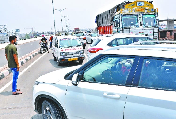 Chandigarh Police Checking Operation, Ambulance Stucked in Traffic Jam
