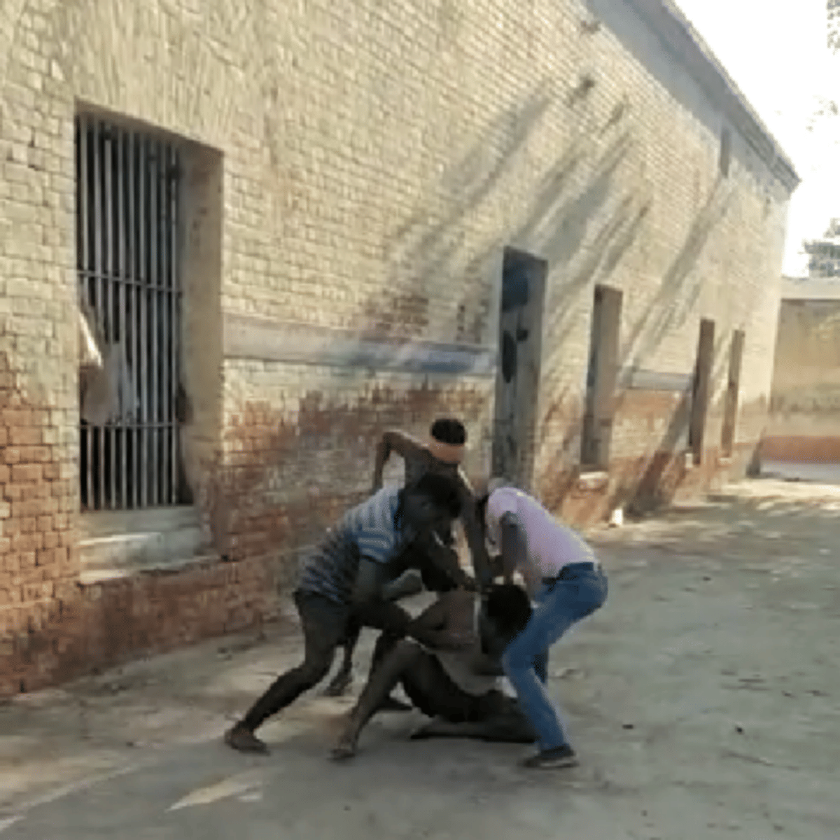 Viral video on social media of prisoners brutally beating prisoner in ballia district jail superintendent said Investigation is going on