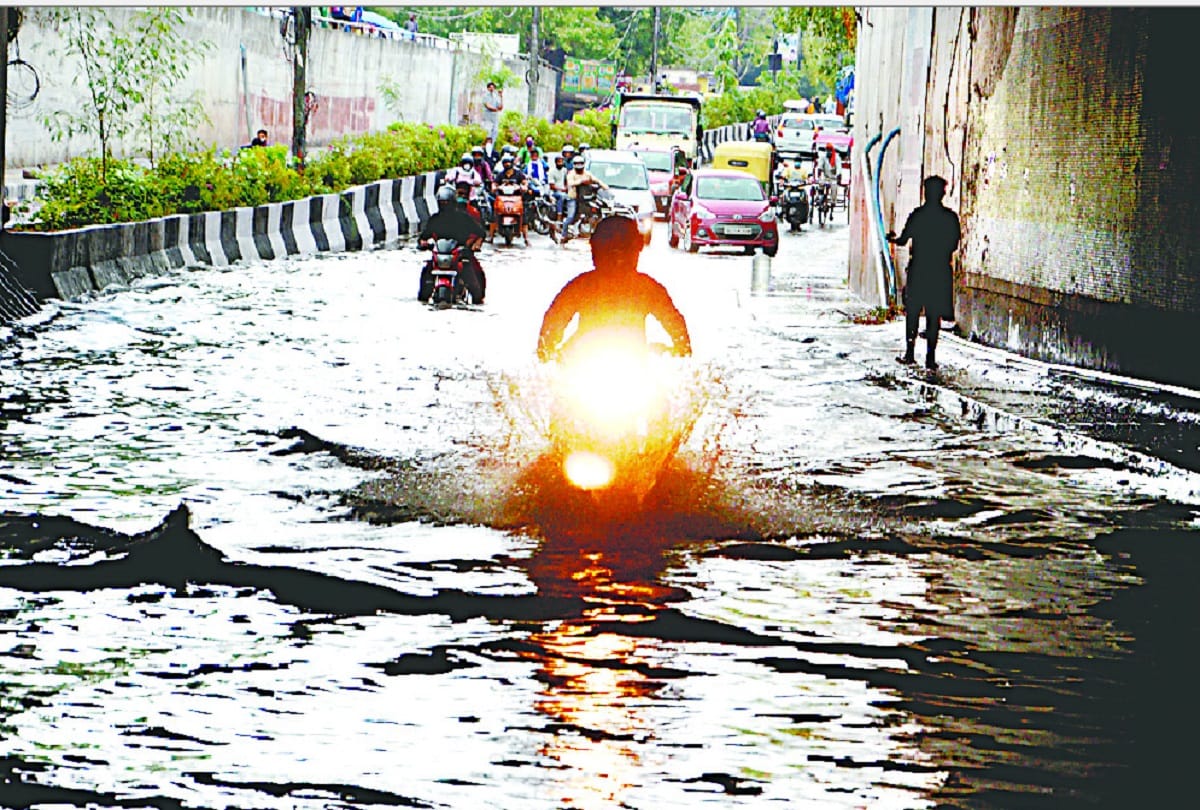 People happy due to cloud, rain and drops in delhi ... But waterlogging and jam 'ruined' 