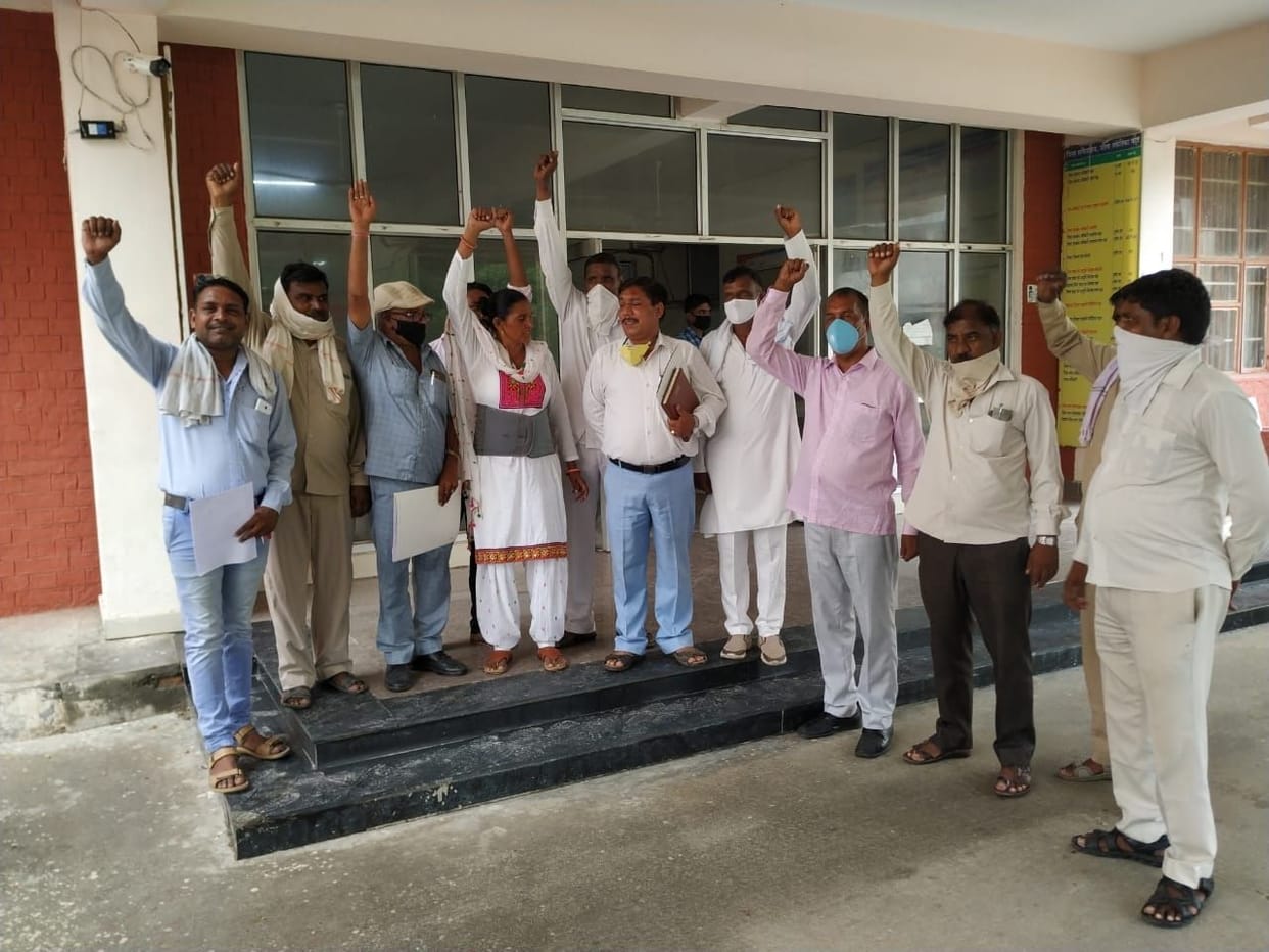 Councilors came with EO in support of Jawahar Saini and Kala Saini