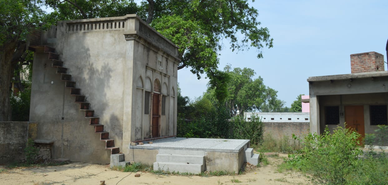 Hathras: Karpatri ji created a stir in politics by establishing Ram Rajya Parishad in Hathras
