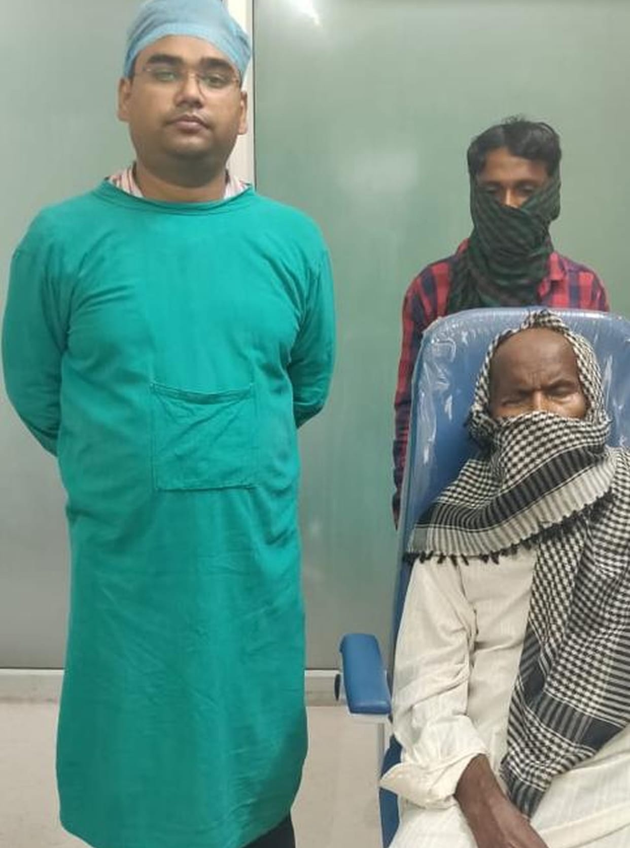 Dr. Atif returned Abbas's eye light