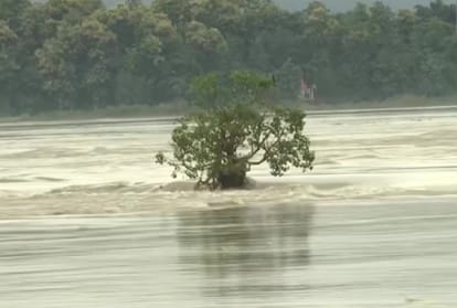 flood situation and all the latest updates of Bihar and assam