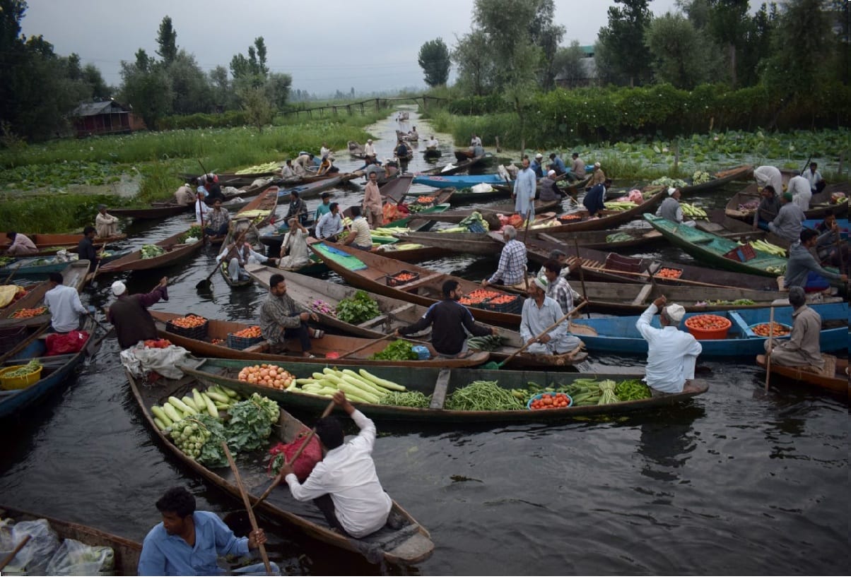 kashmir latest photo of dal lake, latest visuals of jammu kashmir
