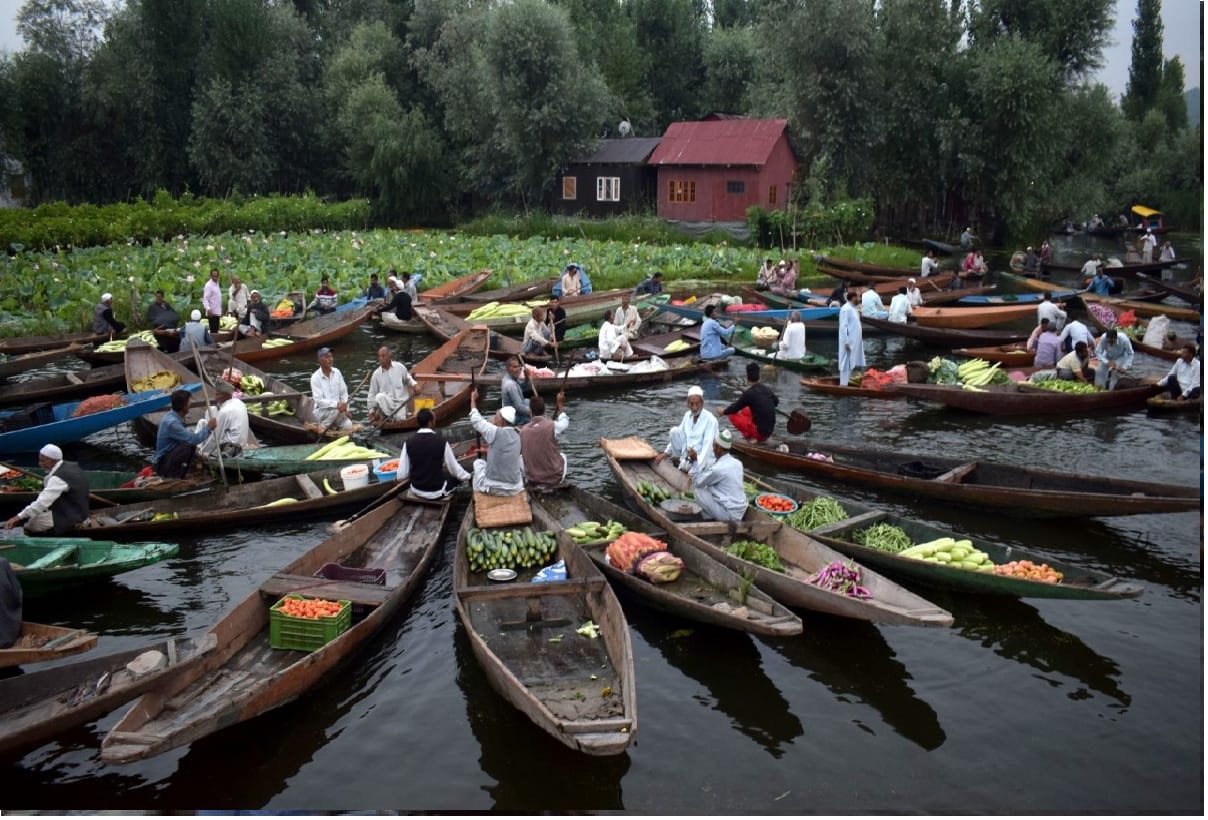kashmir latest photo of dal lake, latest visuals of jammu kashmir