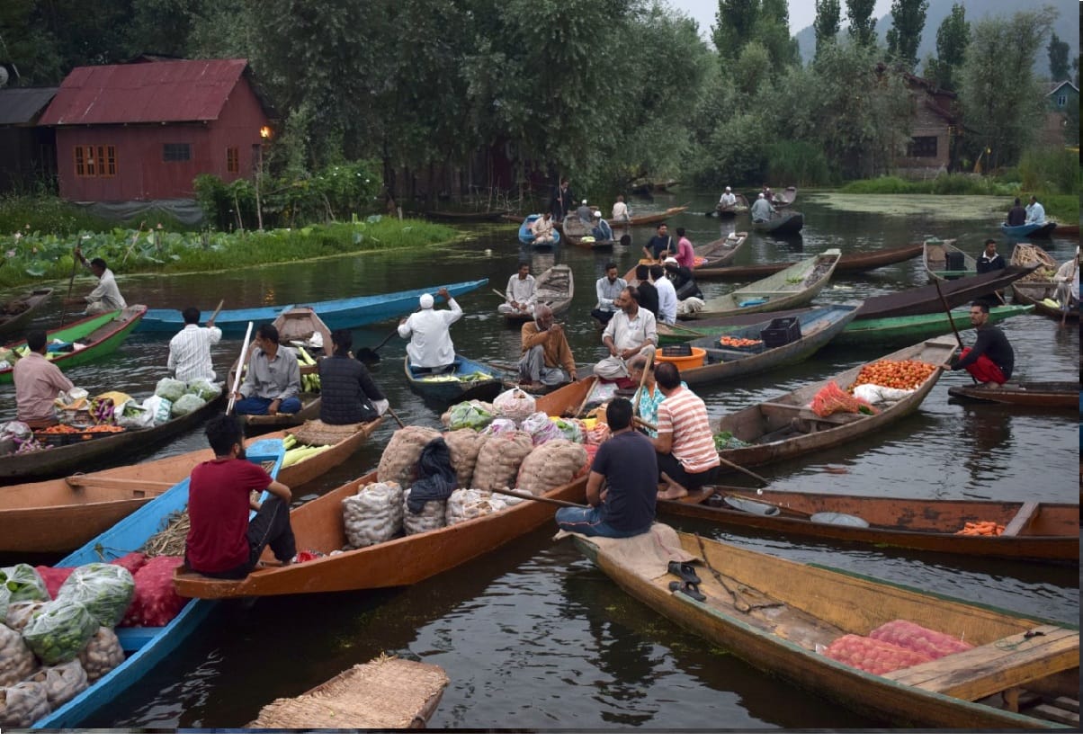 kashmir latest photo of dal lake, latest visuals of jammu kashmir