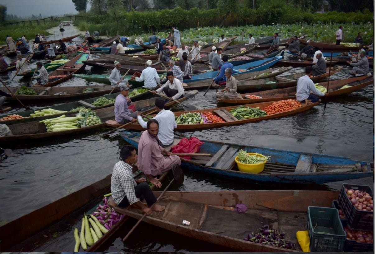 kashmir latest photo of dal lake, latest visuals of jammu kashmir