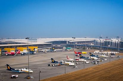 Delhi Flight Divert: दिल्ली में बदले मौसम का एयर ट्रैफिक पर दिखा असर, दिल्ली से 13 फ्लाइट्स डायवर्ट Delhi Airport 13 flights were diverted due to bad weather