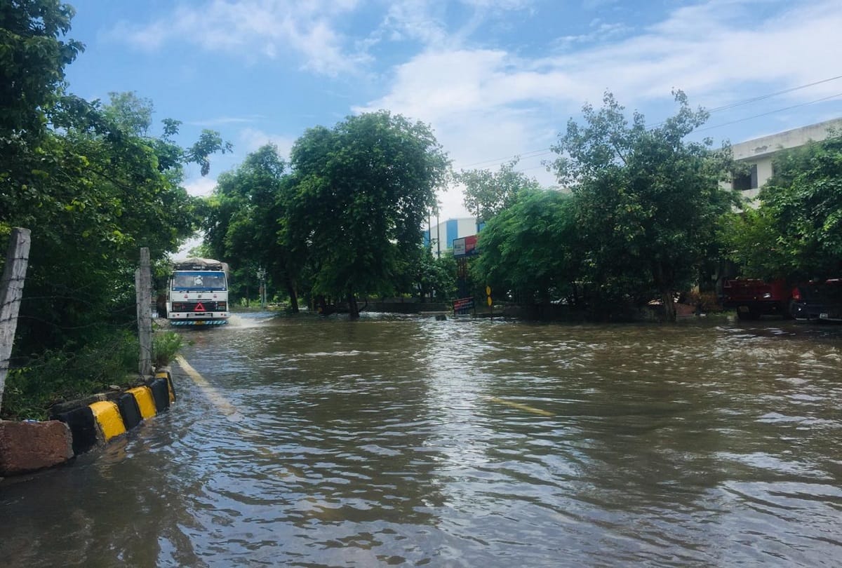 Colors of the season were different in delhi in July