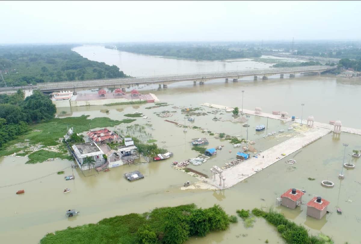 Gorakhpur Flood Update news Rapti river Cross Danger Mark of Flood
