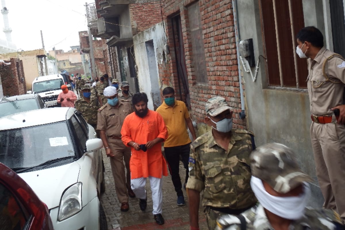 double murder case in meerut, Police demolished accused house from JCB