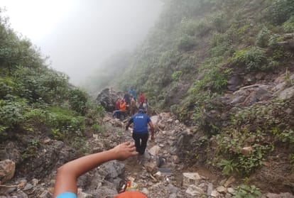Car fell into ditch in Tehri during Going to Delhi, one woman killed, Driver injured