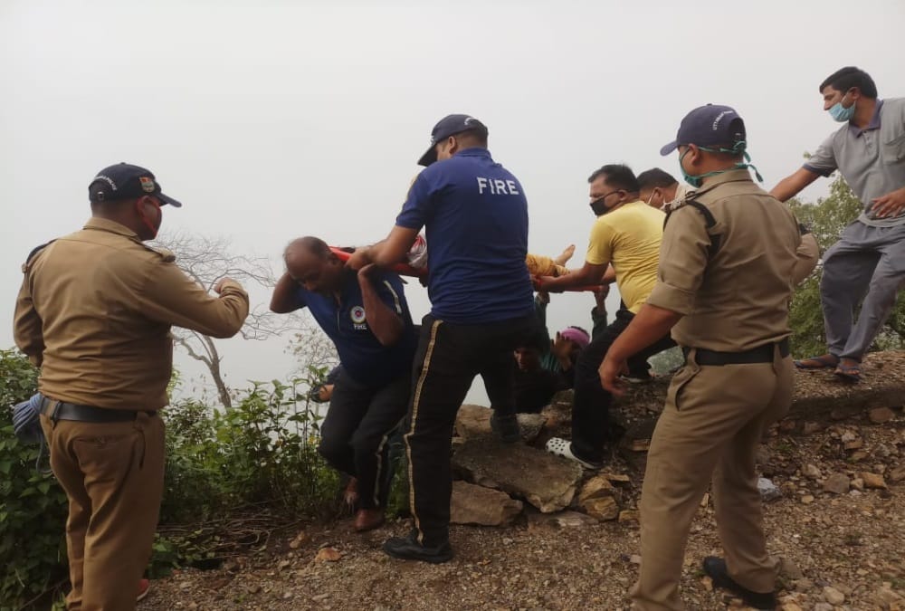 Delhi Number Car fell into ditch in Tehri, one woman killed
