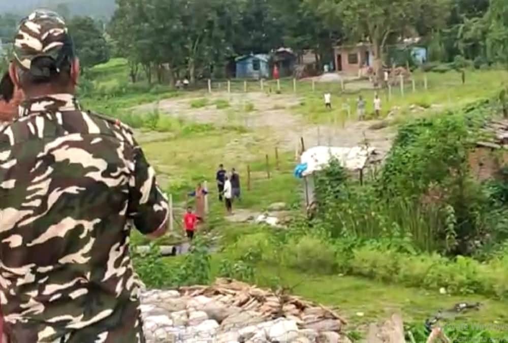 India nepal Dispute: Nepali Citizens Not remove Wire fencing and pillars from No man's land Area