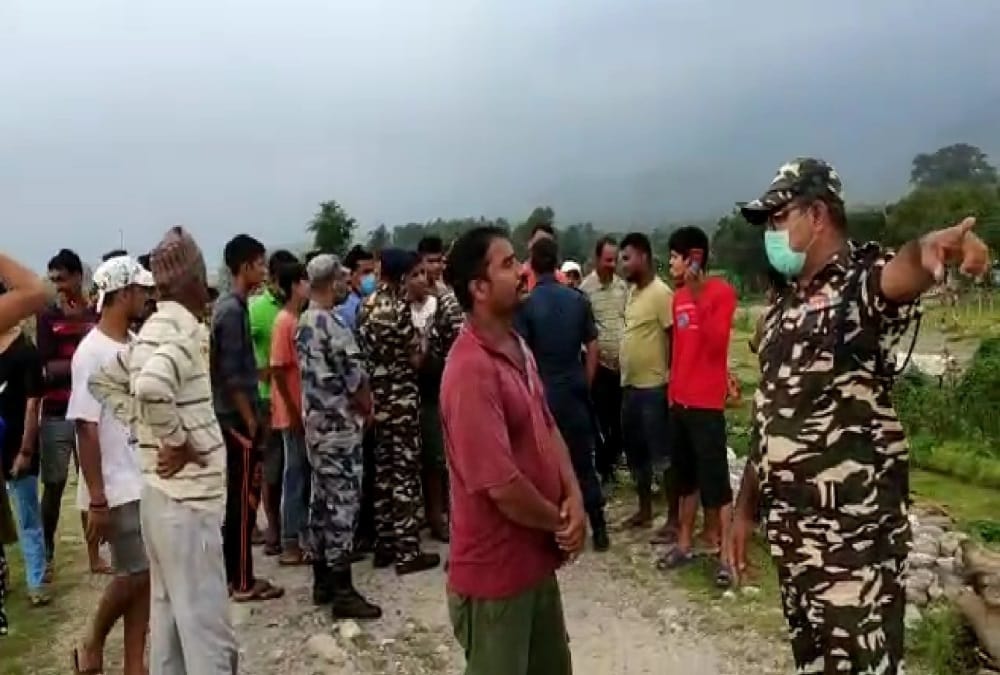 India nepal Dispute: Nepali Citizens Not remove Wire fencing and pillars from No man's land Area