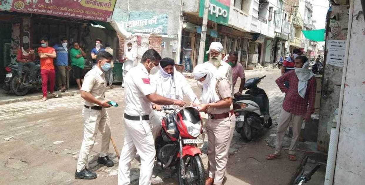 police gate challan withouth mask