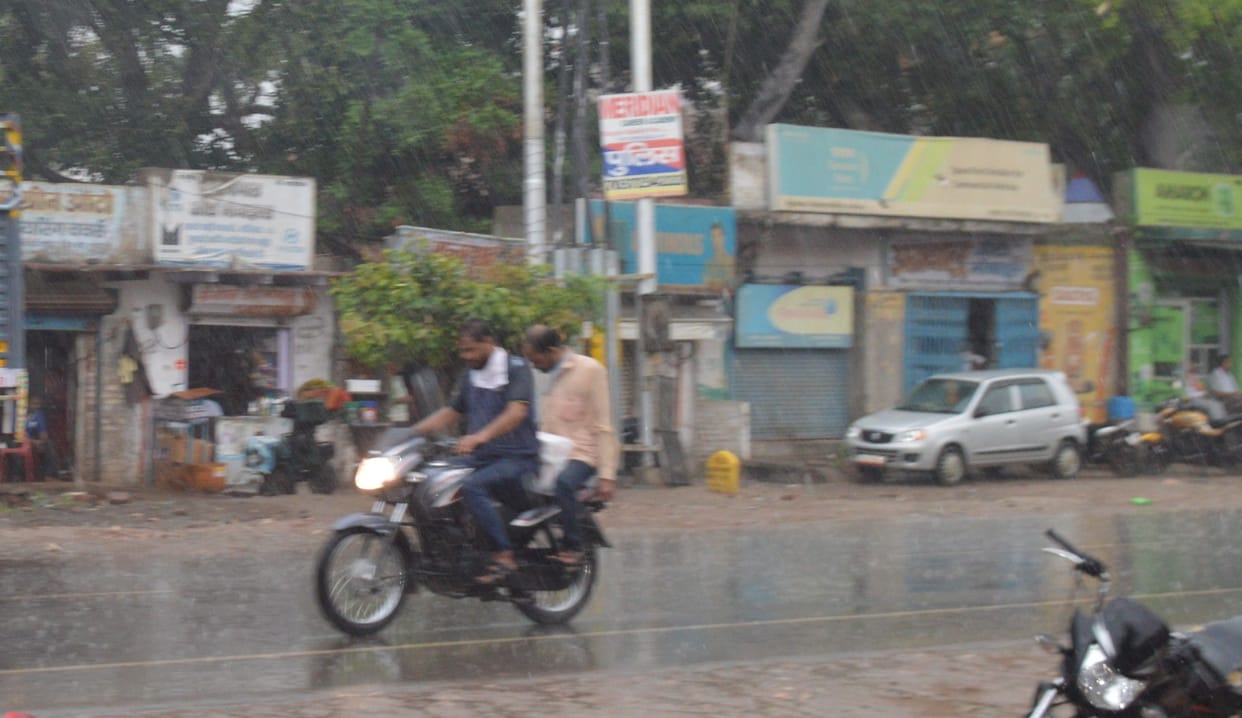 Hathras: Heavy rains in the city, relief from heat