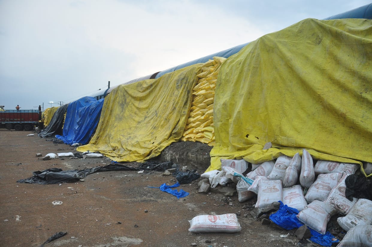 Fertilizer rain in maal godoun in railway