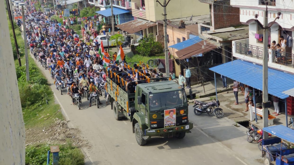 Uttarakhand Soldiers Martyr In Ladakh: dead body reaches, huge rush of public pay tribute
