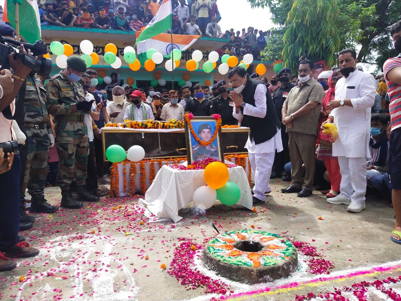 Uttarakhand Soldiers Martyr In Ladakh: Mother unconscious after seen her martyr son face on funeral