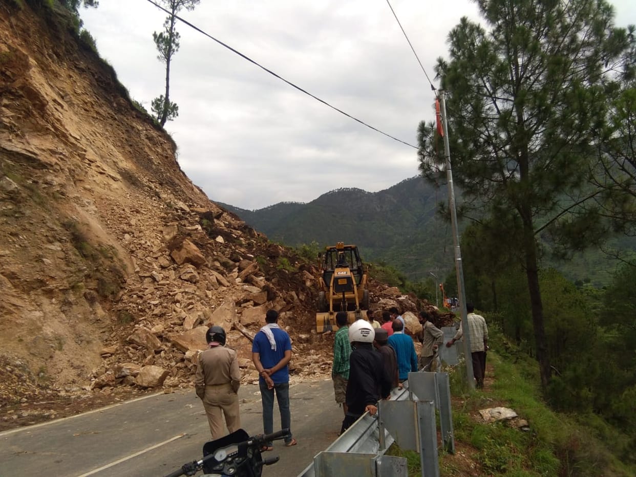 Uttarakhand weather today update news in hindi : Rudraprayag-Gaurikund highway closed since fifth day