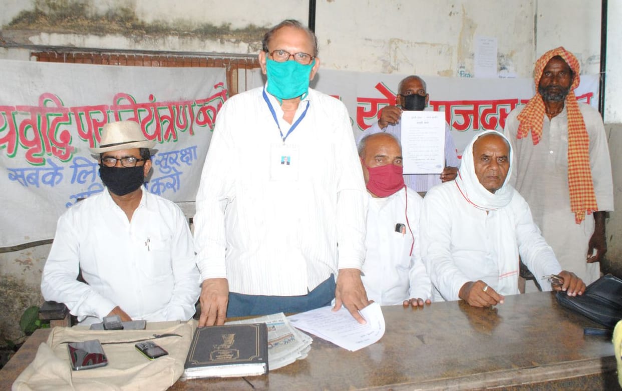 protest for farmers in chitrakoot