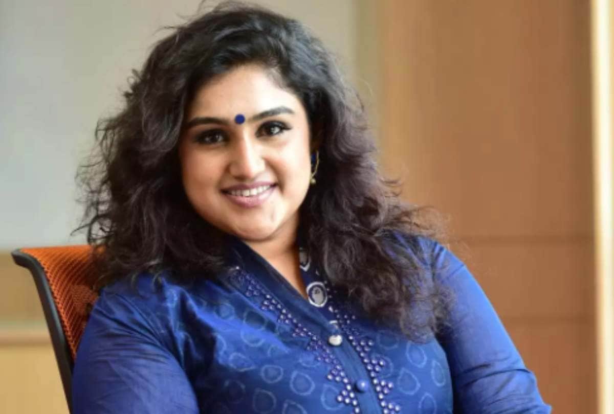 Vanitha Vijaykumar Beat Husband Peter Paul Throws him out of house