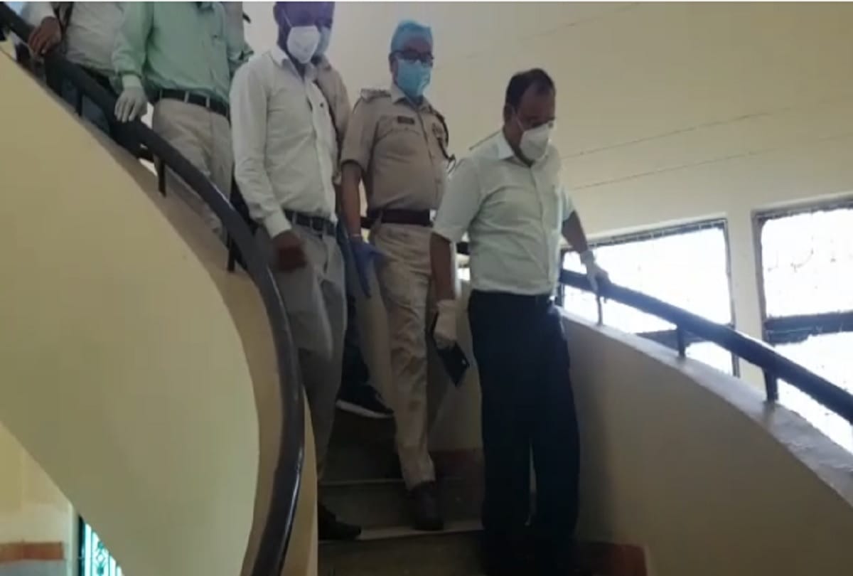 Corona Patient assaulted in aligarh hospital incident recorded in CCTV camera