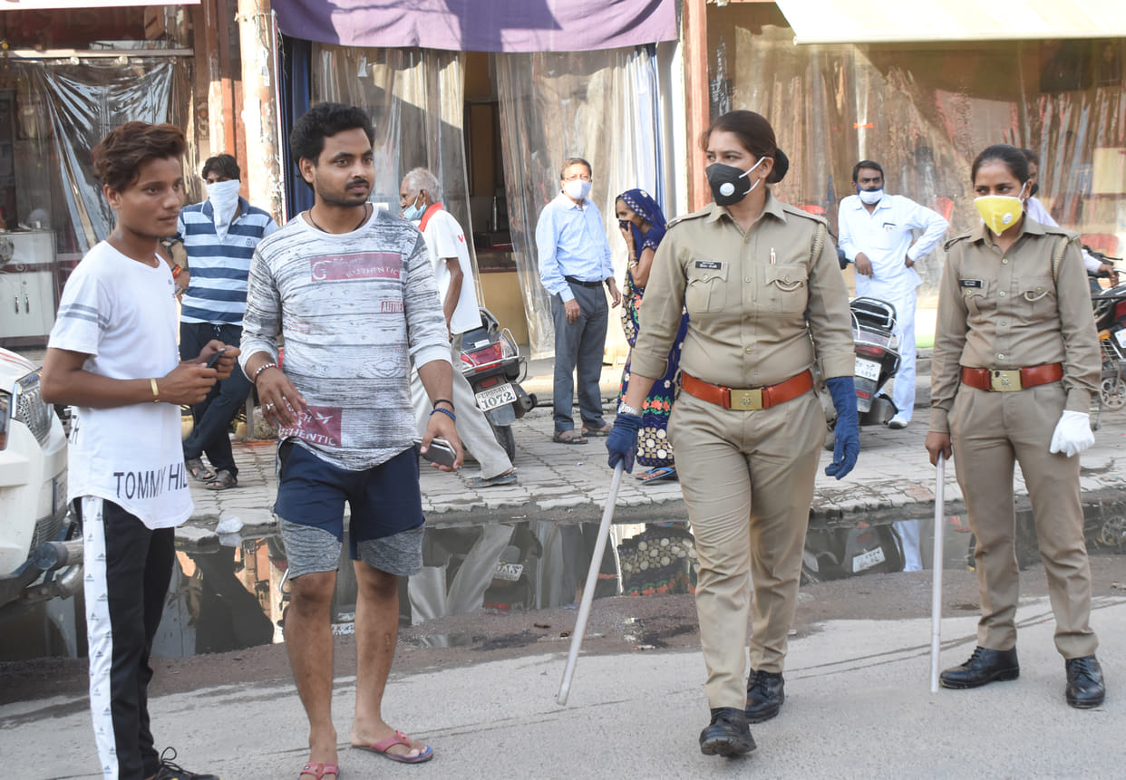 Fines on people walking without masks