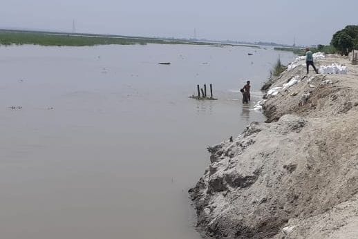 the water level og ganga is increse day by day, the farmes of khadar area worred about baadh