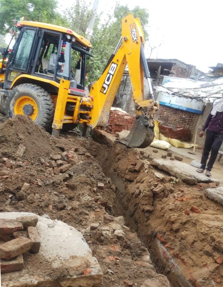District Panchayat Raj Department cleaned the sewer